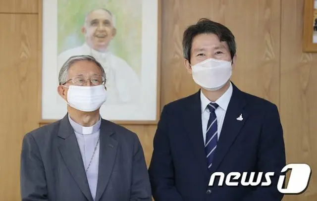 李仁栄 韓国統一相はソウルの韓国カトリック主教会を訪ね、議長であるキム・ヒジュン大主教と会談した（画像提供:wowkorea）