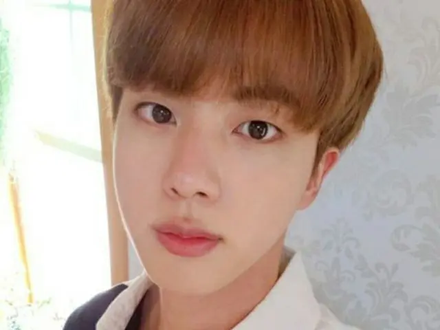 「BTS（防弾少年団）」JIN、抜け目のない格好良さ…「ビルボード1位歌手ソクジニ」（画像提供:wowkorea）