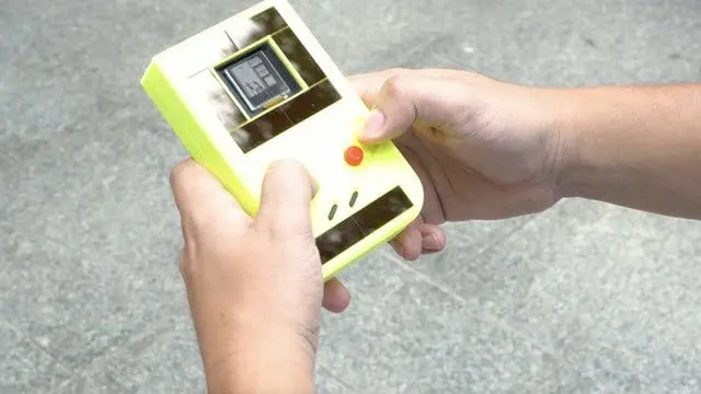 「バッテリー」不要のゲームボーイ誕生、太陽光・圧力エネルギー利用（画像提供:wowkorea）