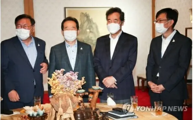 協議会を行った政府・与党関係者＝６日、ソウル（聯合ニュース）