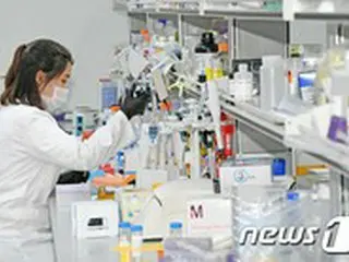 「K防疫」自慢の韓国、コロナ“血しょう治療剤”を6つの病院で「フェーズ2」…「年内に完了」