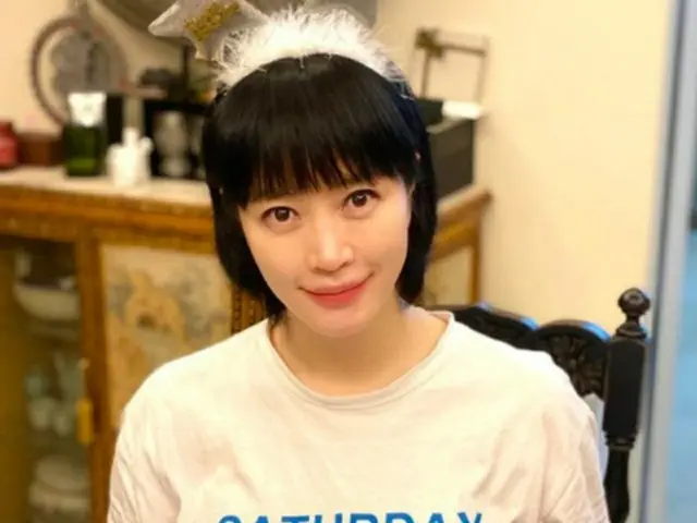 女優キム・ヘス、50歳の誕生日ケーキ「歴代級の童顔」(画像提供:wowkorea)