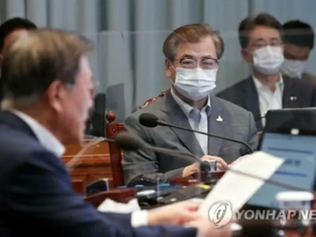 徐国家安保室長（中央、資料写真）＝（聯合ニュース）