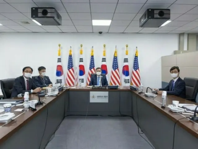 テレビ会議方式で米国と統合国防対話を行う韓国国防部代表団（同部提供）＝（聯合ニュース）≪転載・転用禁止≫