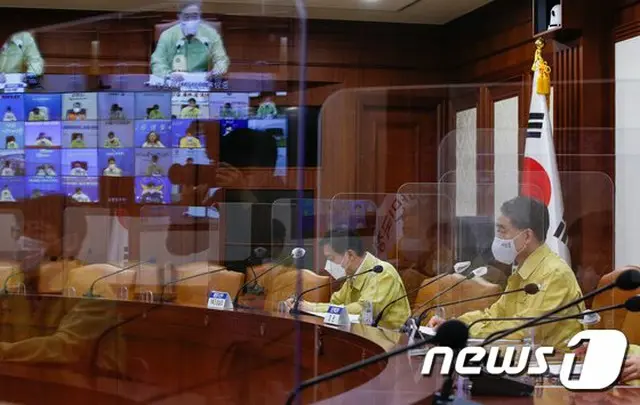 韓国中央災難安全対策本部会議で冒頭発言をしているパク・ヌンフ保健福祉相（画像提供:wowkorea）