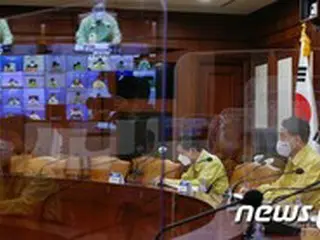 韓国厚生相「感染者、100人台から“下がらない”」…「接触の最小化を」