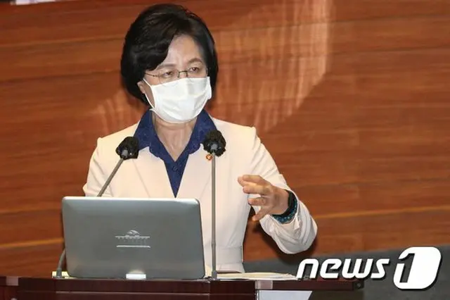 ‘タマネギ女’韓国法相「息子と私が最も大きな被害者だと言えと…情報提供者の誤認と憶測から出たこと」（画像提供:wowkorea）