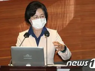 ‘タマネギ女’韓国法相「息子と私が最も大きな被害者だと言えと…情報提供者の誤認と憶測から出たこと」