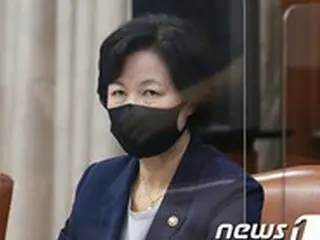 “タマネギ女”韓国法相の息子「軍休暇で特別待遇疑惑」、検察が国防省を家宅捜索