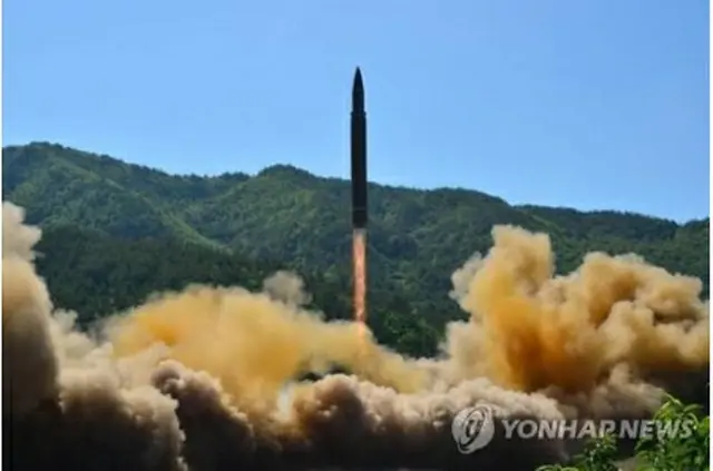 北朝鮮が２０１７年７月に発射した「火星１４」＝（朝鮮中央通信＝聯合ニュース）≪転載・転用禁止≫