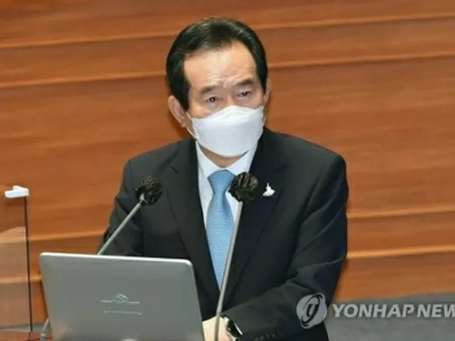 国会で答弁する丁首相＝１５日、ソウル（聯合ニュース）