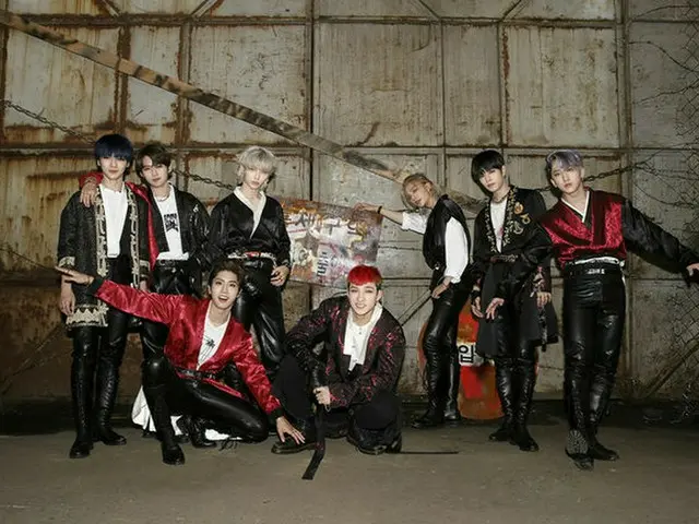 「Stray Kids」がニューアルバム「IN生」の撮影現場で、より強烈な雰囲気を表現した。（画像提供:OSEN）
