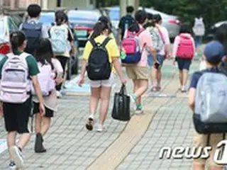 新型コロナ在宅に疲れた保護者たち「小学校低学年、登校増やしてほしい」＝韓国