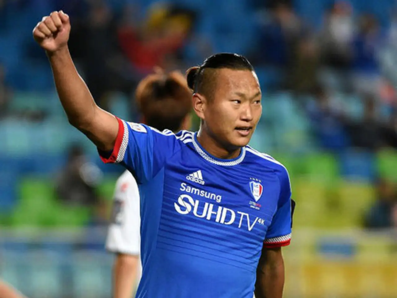 元サッカー北朝鮮代表チョン・テセとエリートCAの”禁断の恋