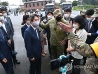 韓国統一相が板門店訪問　「北は南北合意順守の意志ある」