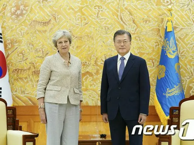 文大統領、メイ元英国首相と会談「防疫と経済を調和させていかなければならない」＝韓国（画像提供:wowkorea）