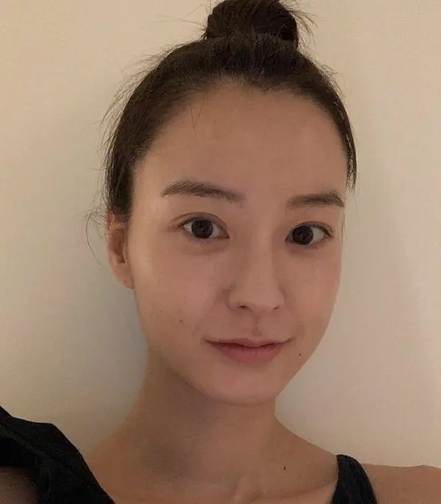 女優チョン・ユミ、お団子へアーもlovely…スッピンさえ清楚（画像提供:wowkorea）