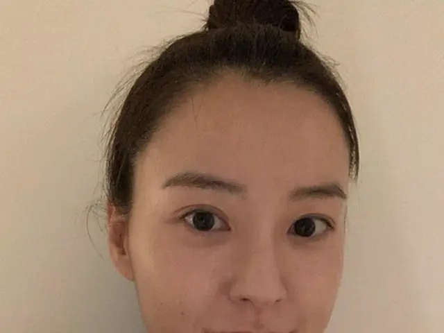 女優チョン・ユミ、お団子へアーもlovely…スッピンさえ清楚（画像提供:wowkorea）