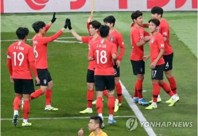 昨年１２月に韓国・釜山で開催されたサッカー・東アジアＥ－１選手権で中国と対戦し得点を喜ぶ韓国代表（資料写真）＝（聯合ニュース