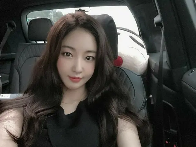 女優キム・サラン、43歳の中で一番キレイ…帰り道でも美貌は「熱心に仕事中」（画像提供:wowkorea）
