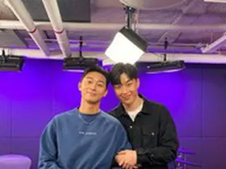 パク・ソジュン、“ウガファミリー”のPeakboyと番組共演を記念した厚いブロマンスショットを公開