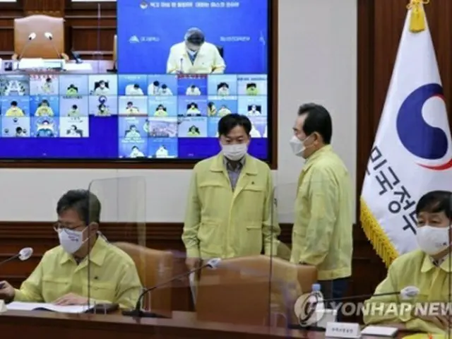 政府ソウル庁舎で行われた中央災難安全対策本部の会議の様子＝２０日、ソウル（聯合ニュース）