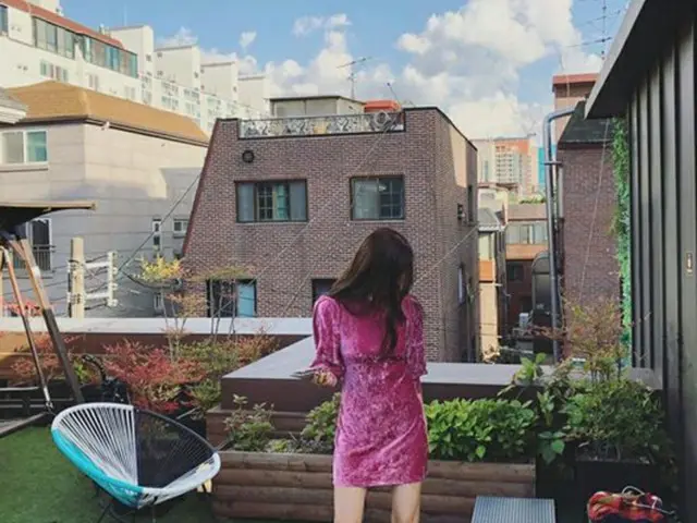 女優ハン・チェア、ミニワンピースも完璧に消化…47kgのスリムなスタイルと脚線美（画像提供:wowkorea）