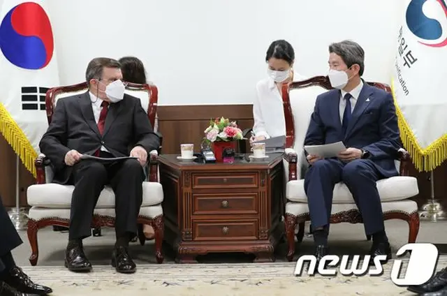 李仁栄 韓国統一相は21日、アンドレイ・クーリック駐韓ロシア大使と会った（画像提供:wowkorea）