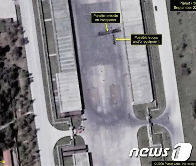 米研究機関の北朝鮮分析サイト“38ノース”は、衛星写真から平壌の訓練場で「ミサイル関連車両を捉えた」と伝えた（画像提供:wowkorea）