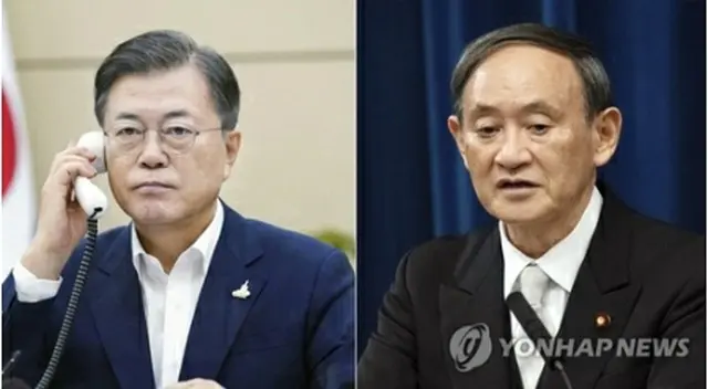 文大統領（左）が２４日、菅首相と電話会談を行った（韓国大統領府、ＥＰＡ提供）＝（聯合ニュース）≪転載・転用禁止≫