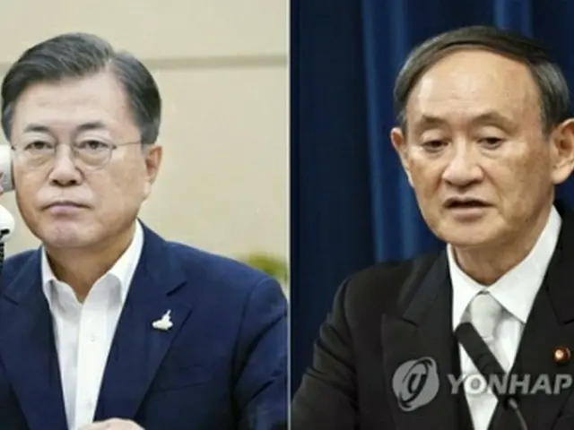 文大統領（左）が２４日、菅首相と電話会談を行った（韓国大統領府、ＥＰＡ提供）＝（聯合ニュース）≪転載・転用禁止≫