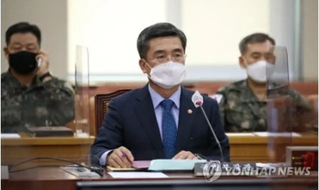 国会国防委員会で答弁する徐氏＝２４日、ソウル（聯合ニュース）