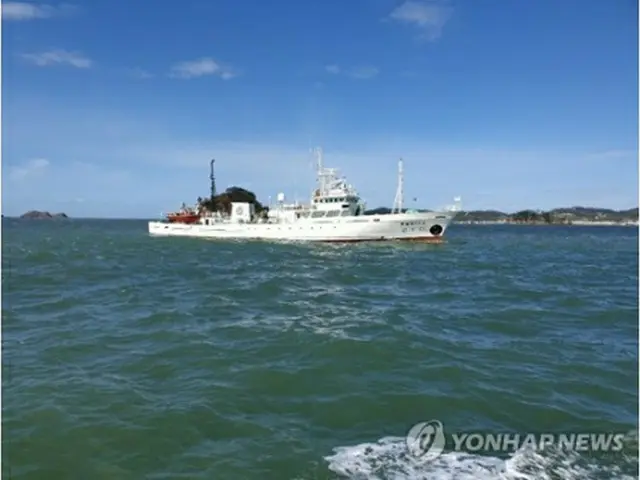 行方不明になった男性が乗っていた海洋水産部の漁業指導船（仁川海洋警察署提供）＝（聯合ニュース）≪転載・転用禁止≫