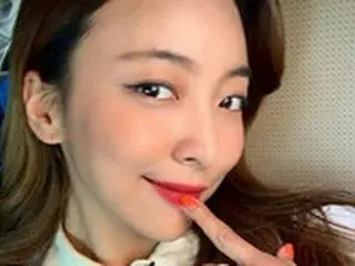 ルナ（f(x)）、爪の先からメイクまで完璧な秋モード…美しい眼差し