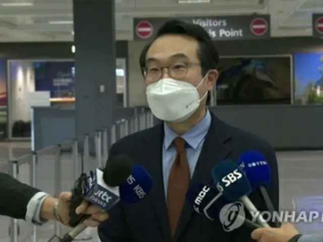 米ダレス空港に到着した李本部長＝２７日、ワシントン（聯合ニュース）