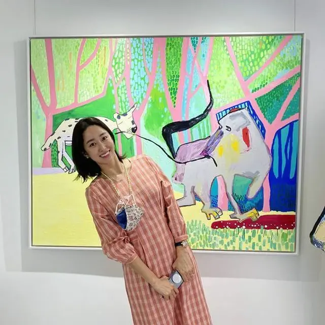 女優チョン・ヘビン、展覧会デートを公開「夫から絵画の誕生日プレゼント」（画像提供:wowkorea）