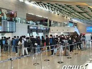 秋夕の連休初日に3万人が訪れた金浦空港…‘チュカンス族’に防疫憂慮高まる＝韓国