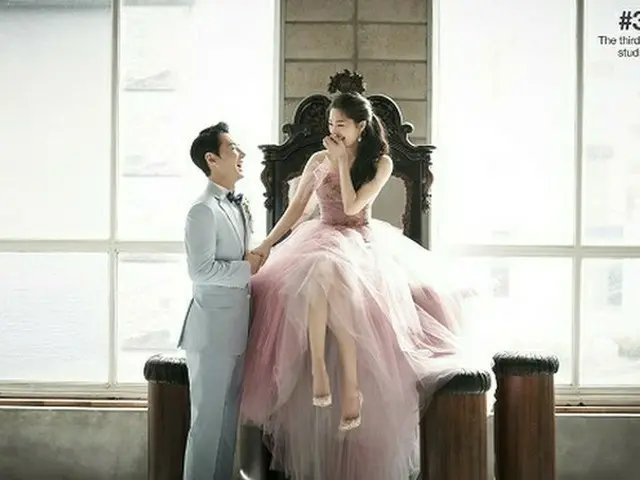 【トピック】「SHINHWA」チョンジン、3つ年下の新婦との美しいウェディング写真公開（画像提供:wowkorea）