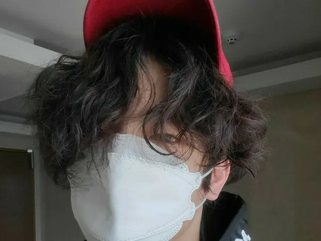 【トピック】俳優ソ・イングク、長髪パーマヘアで子犬のように可愛い近況写真が話題（画像提供:wowkorea）