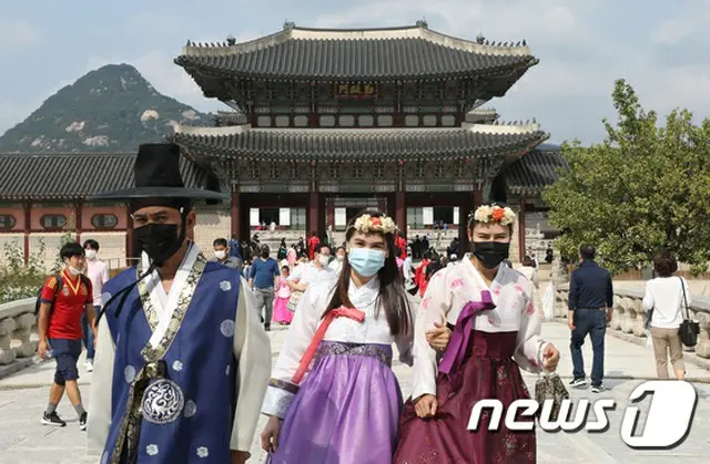 新型コロナの中で秋夕連休、マスクした観光客で賑わう観光名所＝韓国（画像提供:wowkorea）