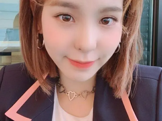 「NiziU」MAKO、インスタで癒しの気遣いを見せる「今日から10月、暖かく過ごしてください」（画像:「NiziU」公式インスタグラム）