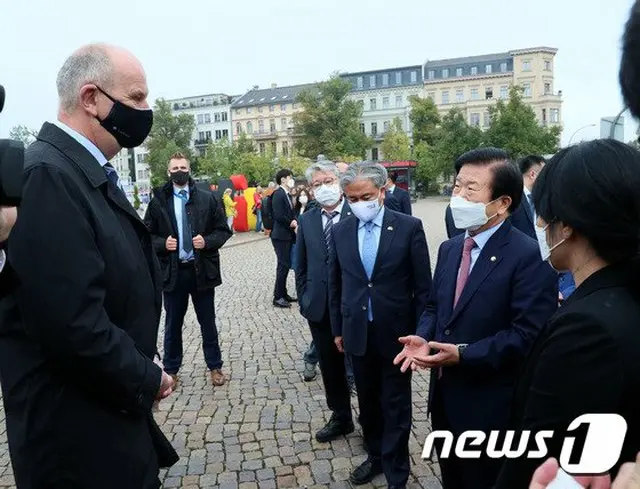 ポツダムを訪問した朴議長「ドイツ統一が羨ましい…朝鮮半島への支持をお願い」（提供:news1）