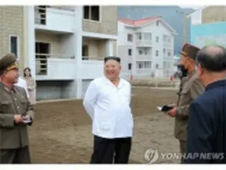 金正恩氏が水害被災地を視察　与正氏も同行し健在ぶり示す