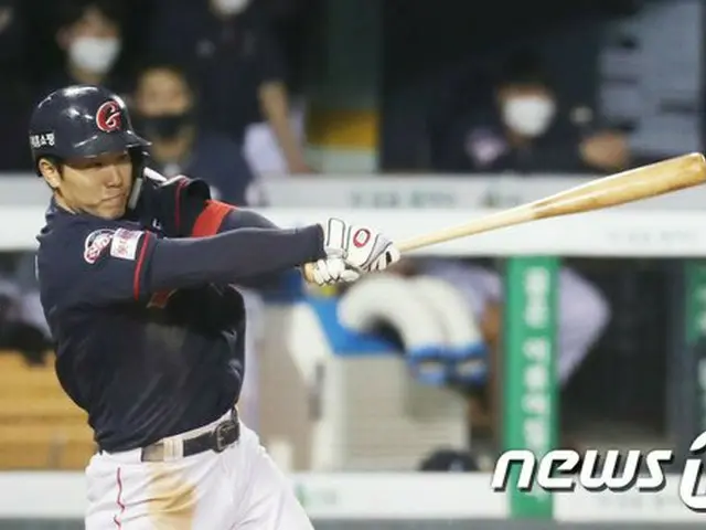 ロッテのオ・ユンソク選手、KBOリーグ歴代27回目のサイクルヒット達成＝韓国（画像提供:wowkorea）