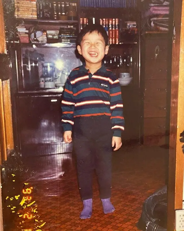 【トピック】俳優パク・ソジュン、子どもの頃の写真であいさつ（画像提供:wowkorea）