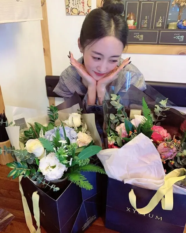 「KARA」出身のニコル、29歳の誕生日を迎え記念ショット…花のような可憐な美しさを発散（画像:ニコル公式インスタグラム）