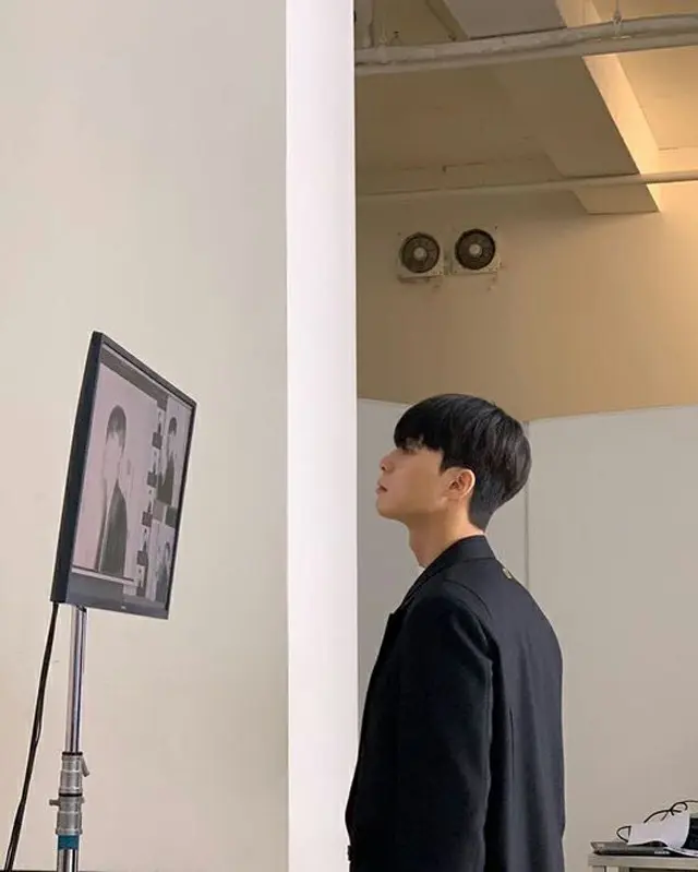 俳優パク・ソジュン、ほのぼのビジュアルの中に凛とした横顔ショットを公開「Coming soon～」（画像提供:wowkorea）
