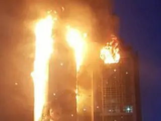 韓国ウルサン、33階住商複合ビル火災7時間経過鎮火難航…強風に再び広がる火