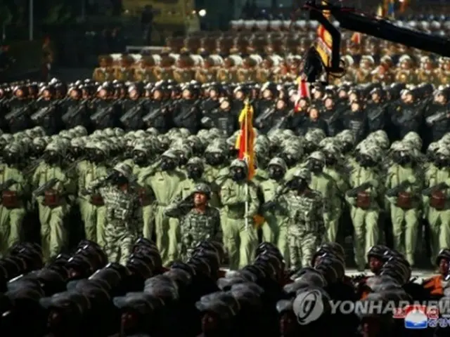 朝鮮労働党創建７５周年を迎え、１０日未明に平壌市内で行われた軍事パレード＝（朝鮮中央通信＝聯合ニュース）≪転載・転用禁止≫