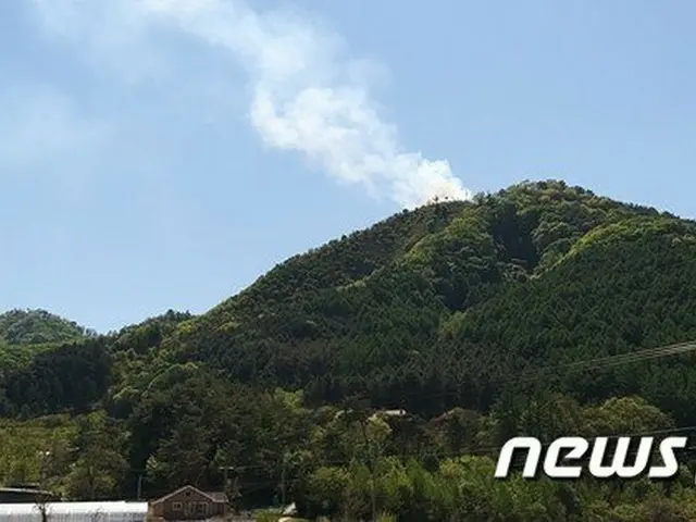 ホンチョン（洪川）郡ファチョン（化村）面で山火事…2時間後に大きな炎は鎮火=韓国（提供:news1）